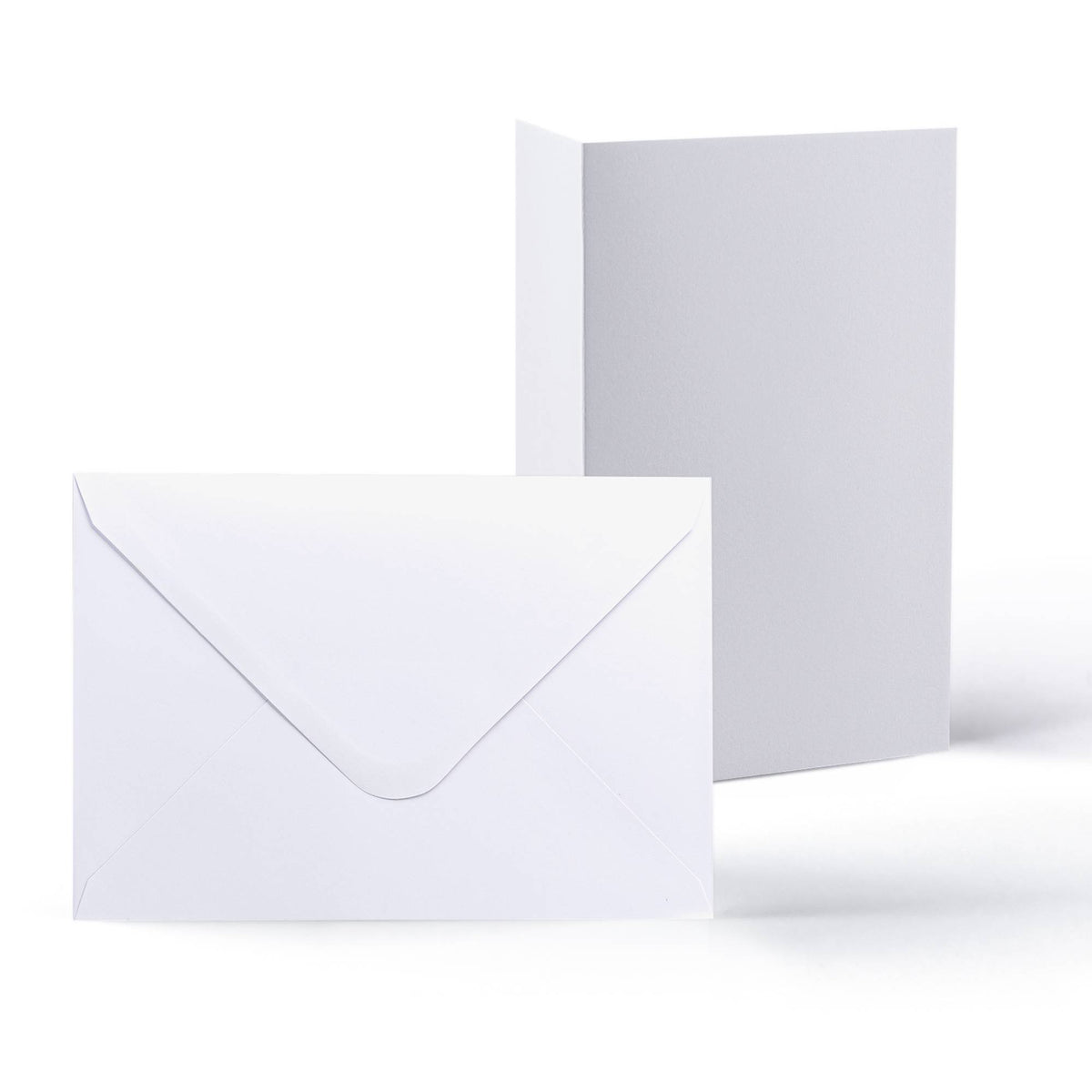 Pack de tarjetas de 300 g/m² y sobres blancos de 100g/m² con textura lisa