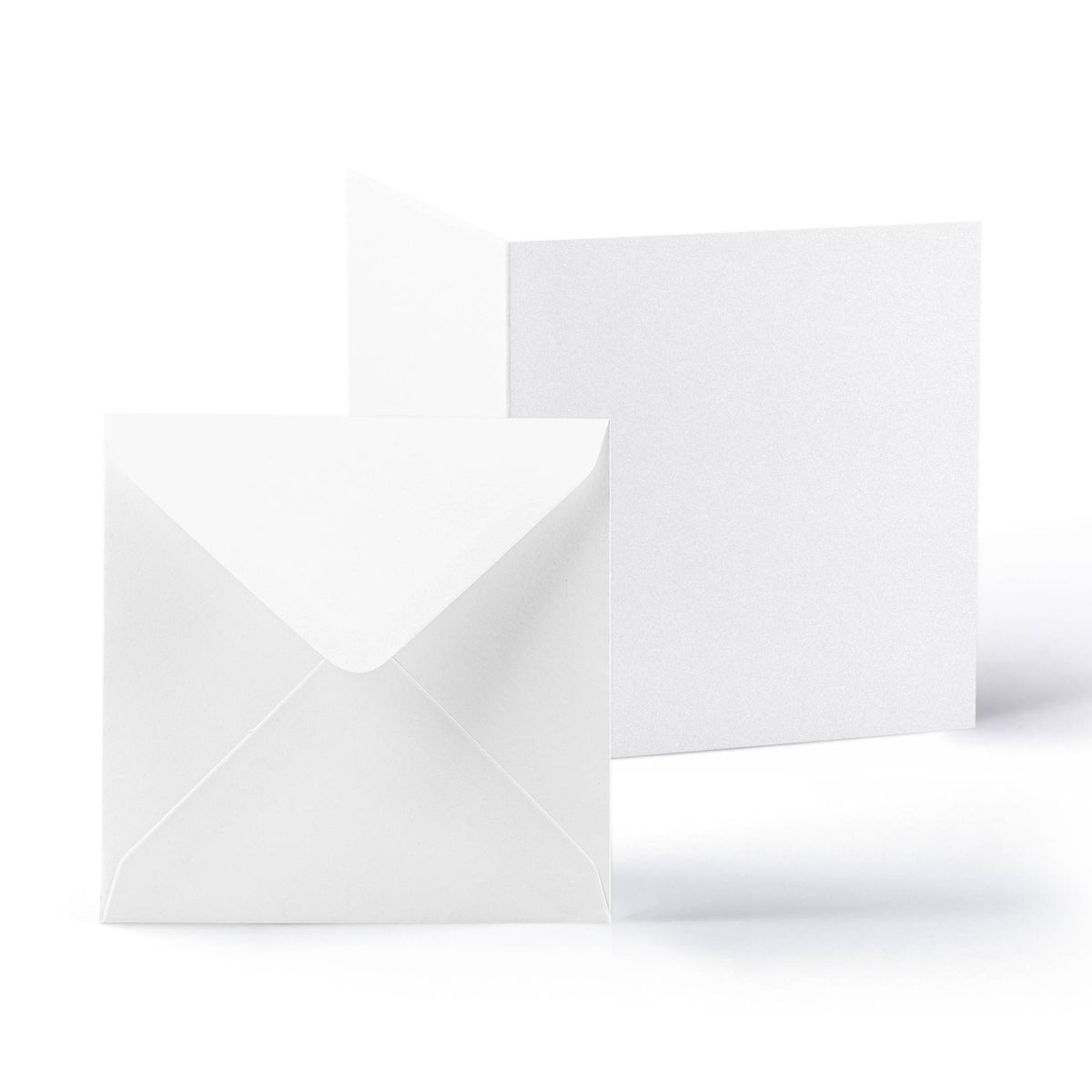 Pack de tarjetas de 300 g/m² y sobres blancos de 100g/m² con textura lisa