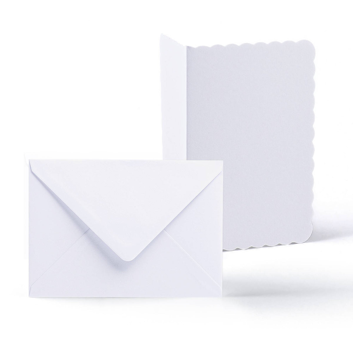 Pack de tarjetas y sobres blancos con borde ondulado