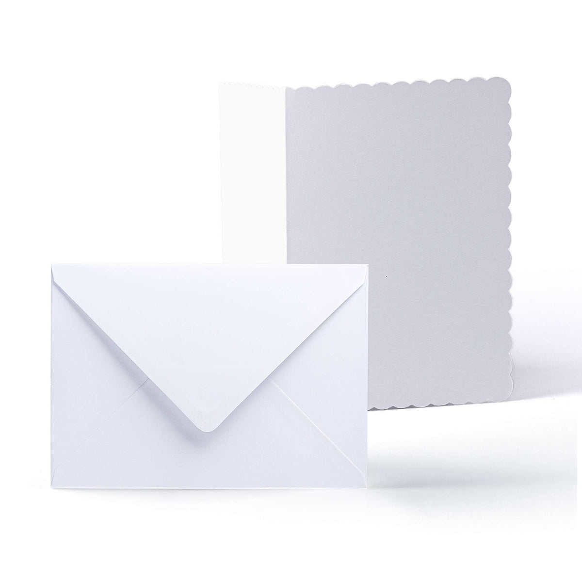 Pack de tarjetas y sobres blancos con borde ondulado