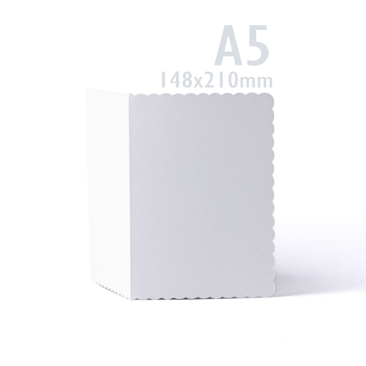 Pack de tarjetas y sobres blancos con borde ondulado