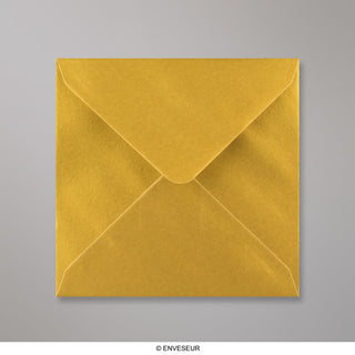 Sobre dorado metalizado de 130x130 mm