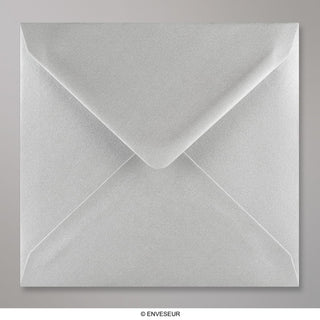 Sobre plateado metalizado de 155x155 mm