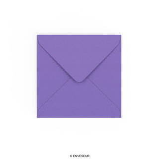 Sobre morado de 130x130 mm