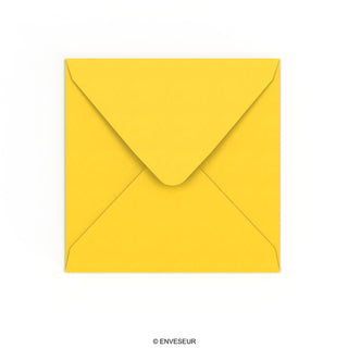 Sobre amarillo de 155x155 mm