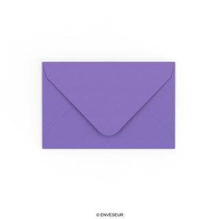 Sobre morado de 65x94 mm