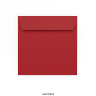 Sobre rojo oscuro de 155x155 mm