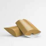 Cajas almohadas de colores